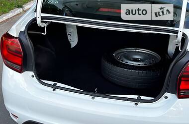 Седан Renault Logan 2019 в 
