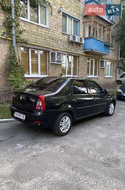 Седан Renault Logan 2011 в 