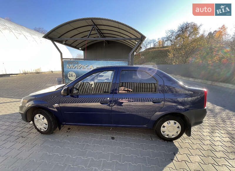 Седан Renault Logan 2009 в Ивано-Франковске