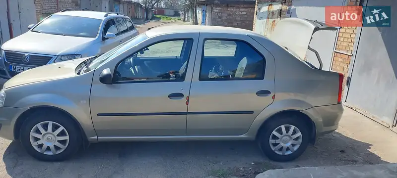 Renault Logan 2011