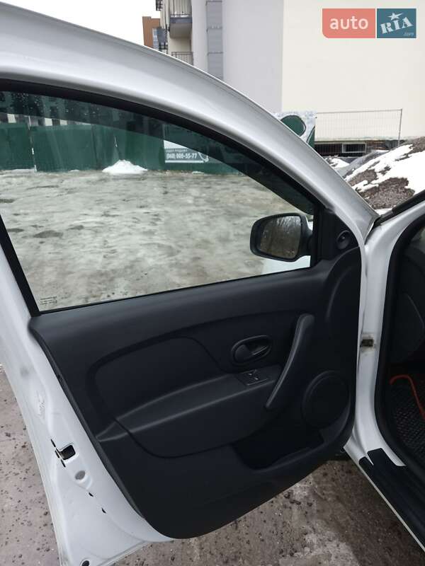 Седан Renault Logan 2013 в Львові фото 15 Седан Renault Logan 2013 в Львові