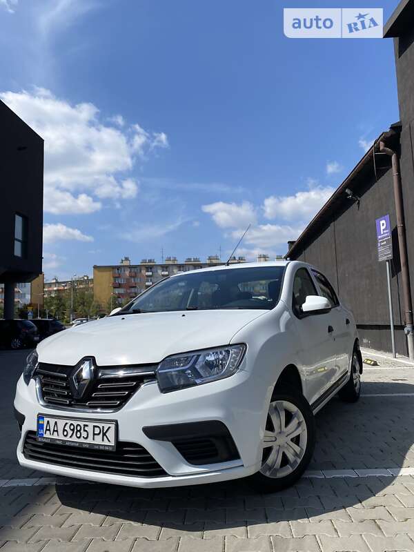 Седан Renault Logan 2017 в 