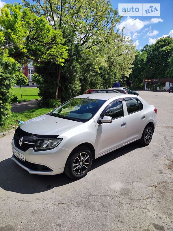 Седан Renault Logan 2013 в Львові