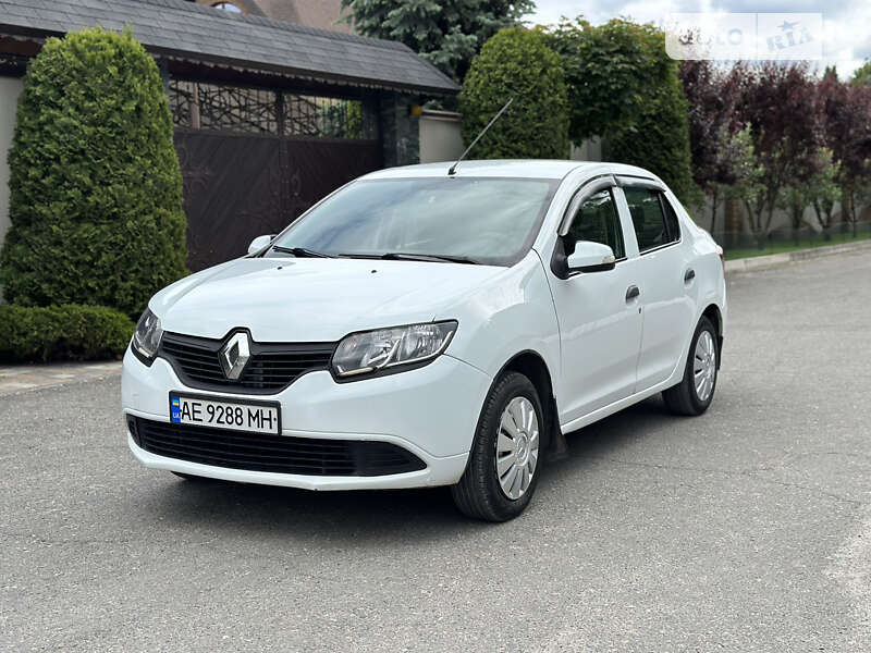 Седан Renault Logan 2015 в Днепре