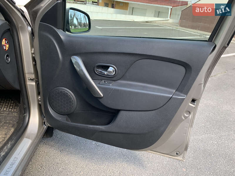 Седан Renault Logan 2013 в Одессе