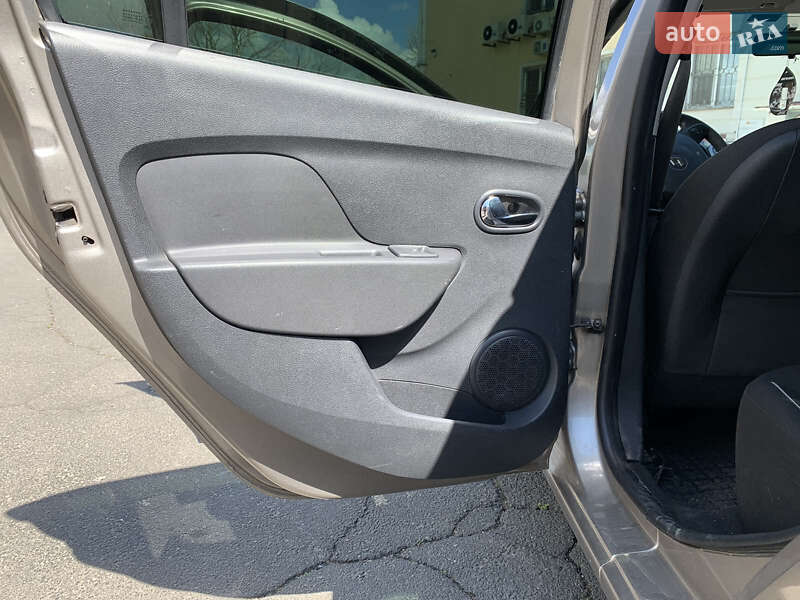 Седан Renault Logan 2013 в Одессе