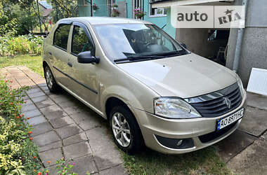 Седан Renault Logan 2012 в Сваляве