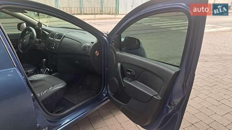 Седан Renault Logan 2013 в Львове