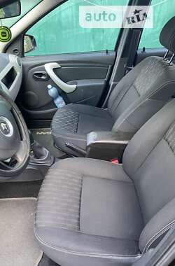 Седан Renault Logan 2011 в 