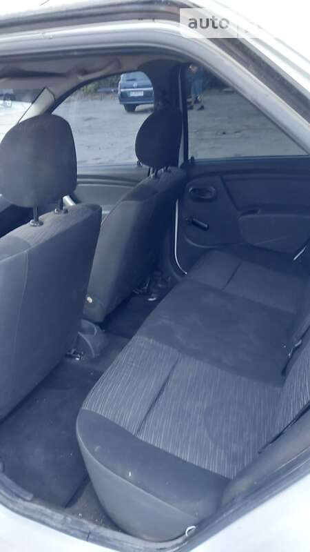 Седан Renault Logan 2012 в Золочеві