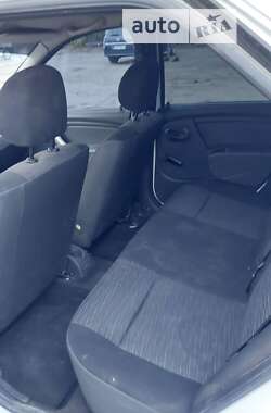 Седан Renault Logan 2012 в 