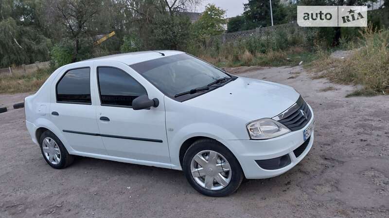 Седан Renault Logan 2012 в Золочеві
