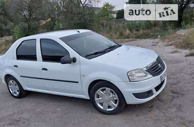 Седан Renault Logan 2012 в 