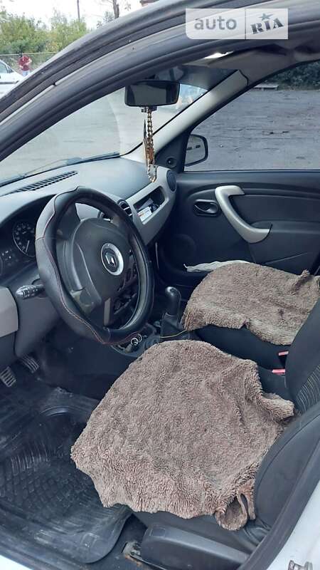 Седан Renault Logan 2012 в Золочеві