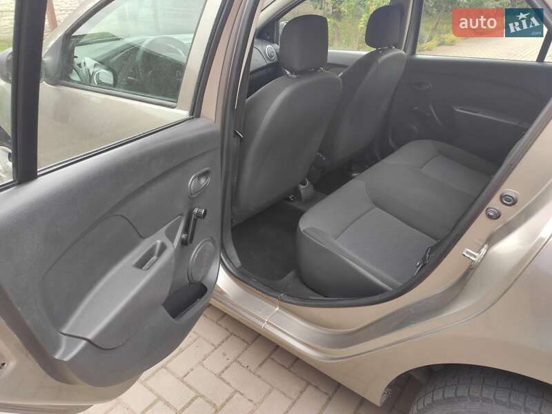Седан Renault Logan 2013 в Луцьку фото 5 Седан Renault Logan 2013 в Луцьку