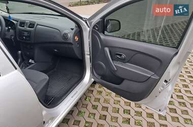 Седан Renault Logan 2014 в Хмельницькому