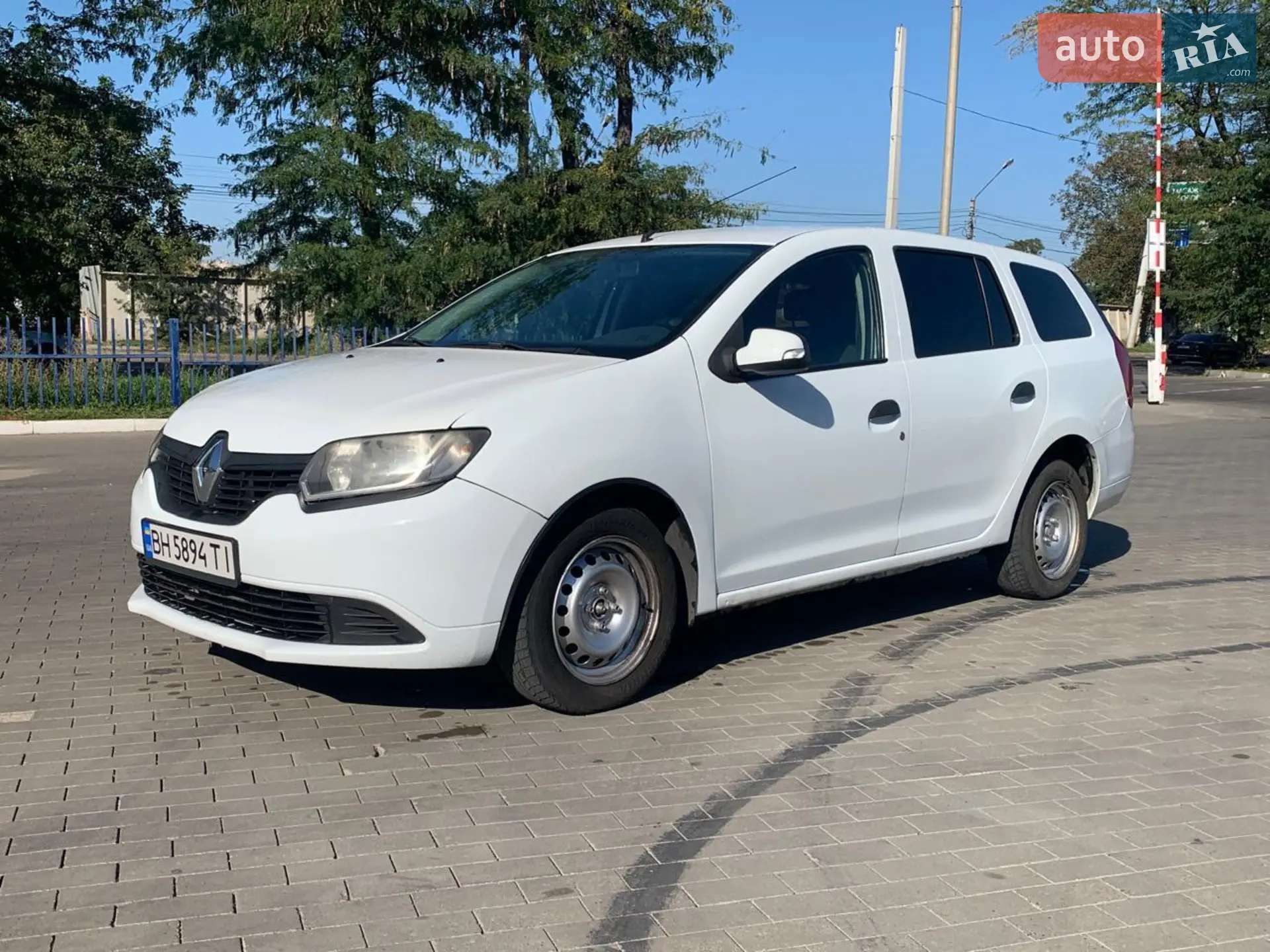 2015 Renault Logan - мініатюра 2