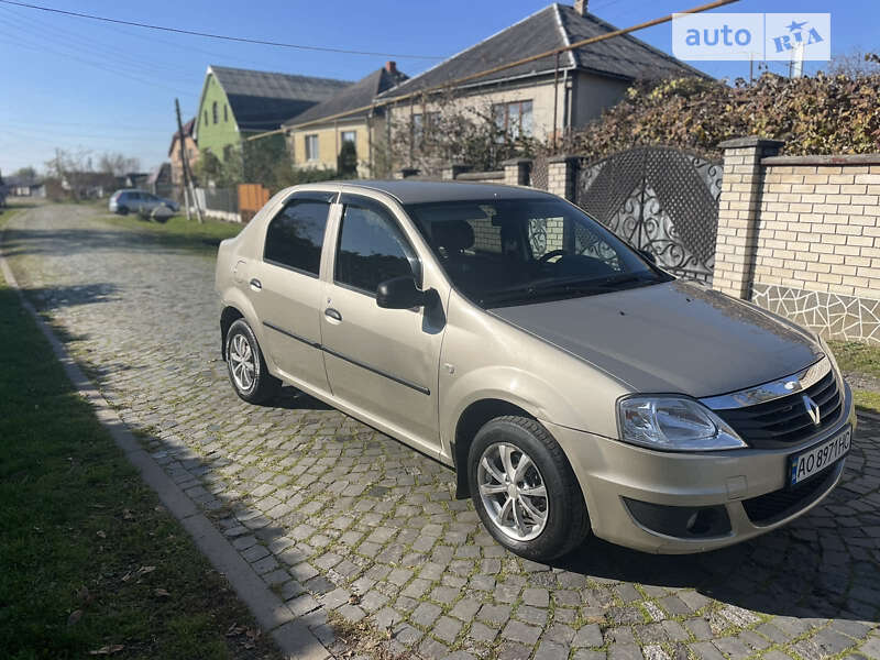 Renault Logan 2012