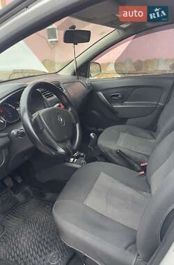 Седан Renault Logan 2013 в 