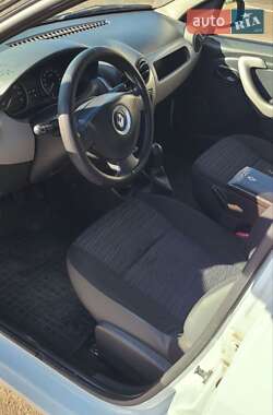 Седан Renault Logan 2011 в 
