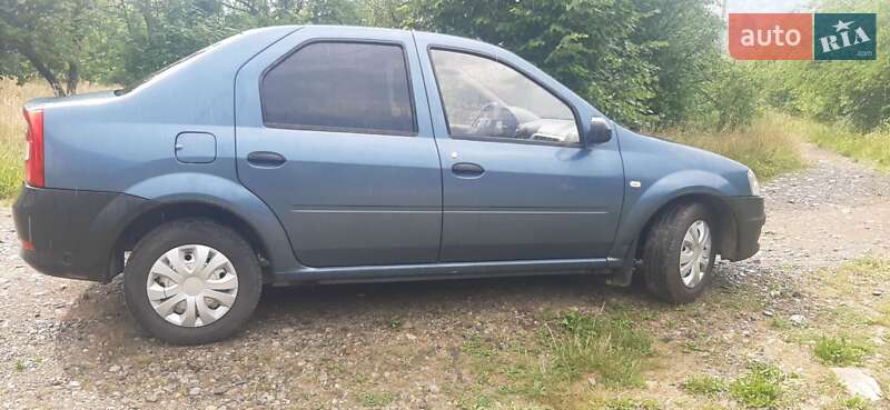 Седан Renault Logan 2011 в Яремче