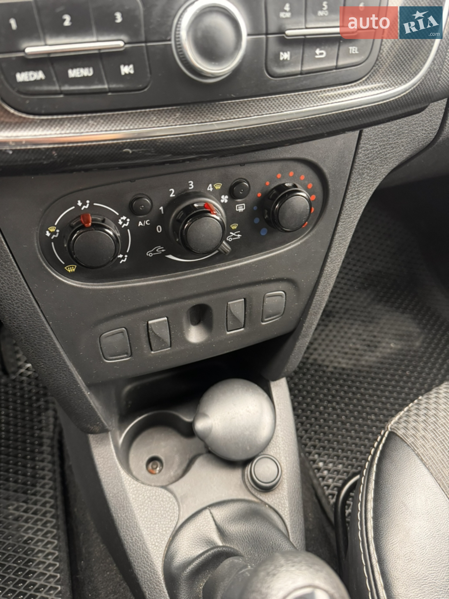 2019 Renault Logan - мініатюра 9