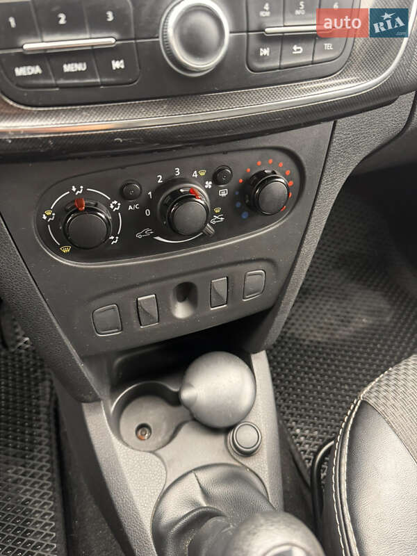 Седан Renault Logan 2019 в Львові