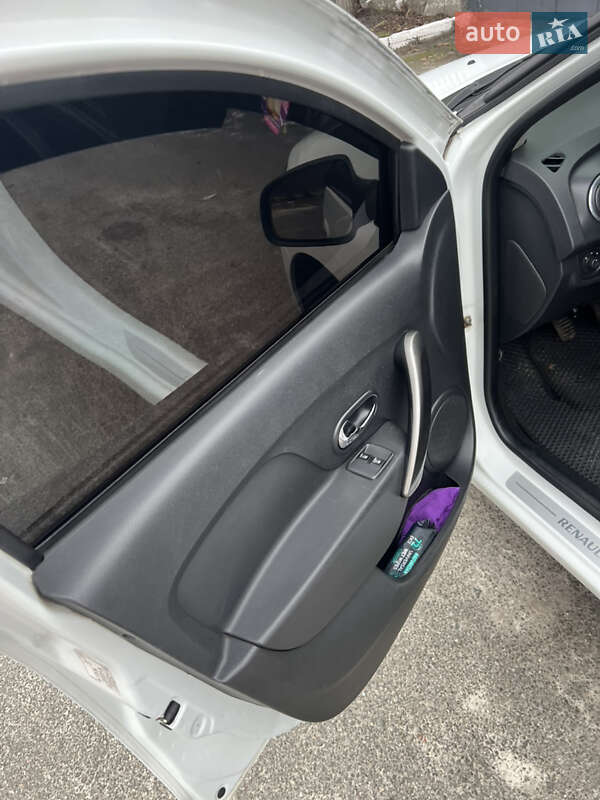 Седан Renault Logan 2014 в Іванкові