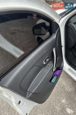 Седан Renault Logan 2014 в 