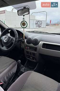 Седан Renault Logan 2010 в 