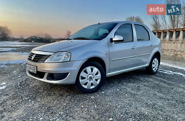 Седан Renault Logan 2011 в Хоролі