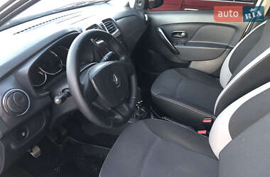 Седан Renault Logan 2013 в 