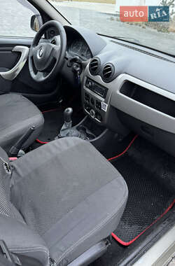 Седан Renault Logan 2012 в 