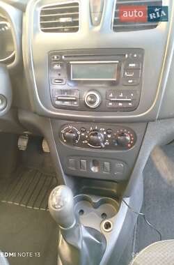 Седан Renault Logan 2015 в 