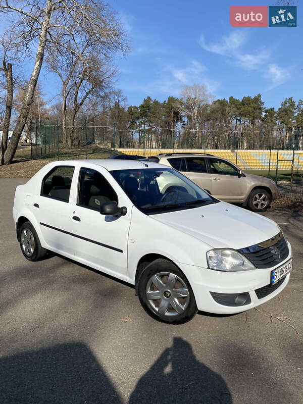 Renault Logan 2012