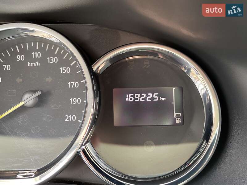 Седан Renault Logan 2013 в Чернігові