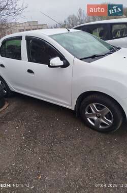 Седан Renault Logan 2015 в 
