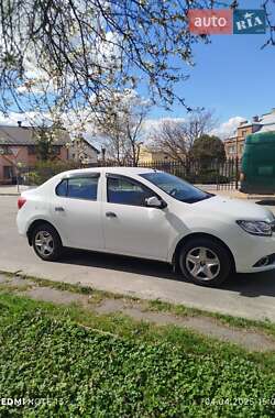 Седан Renault Logan 2015 в 