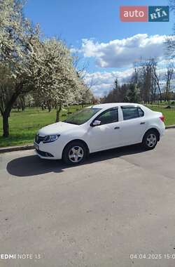 Седан Renault Logan 2015 в 