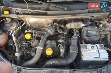 Седан Renault Logan 2015 в 