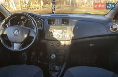 Седан Renault Logan 2015 в 