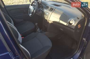 Седан Renault Logan 2015 в 