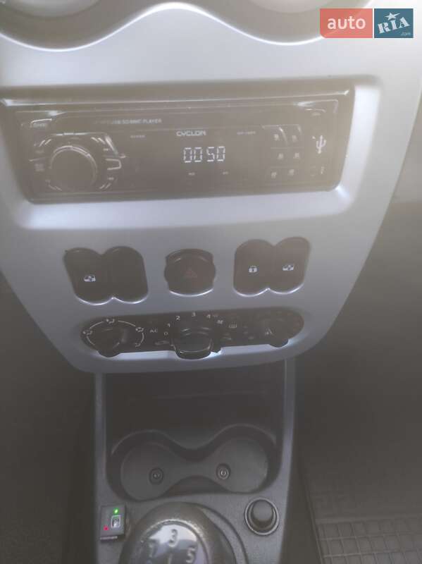 Седан Renault Logan 2012 в Прилуках