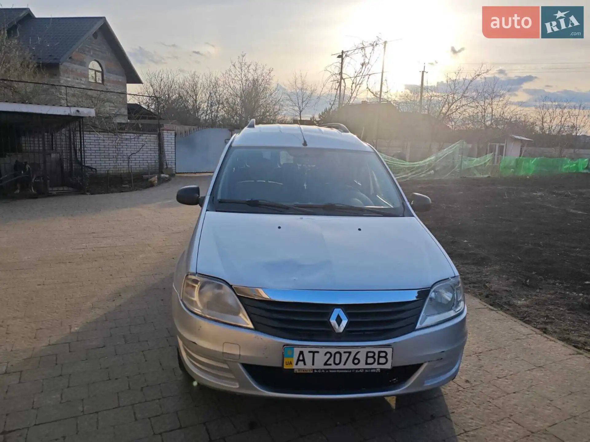 2010 Renault Logan - мініатюра 2