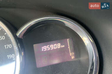 Седан Renault Logan 2013 в 