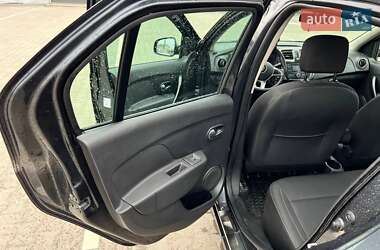 Седан Renault Logan 2017 в 