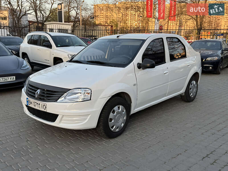 Седан Renault Logan 2012 в 