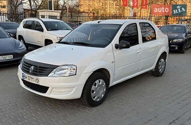 Седан Renault Logan 2012 в 