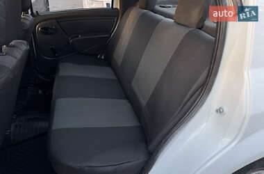 Седан Renault Logan 2012 в 