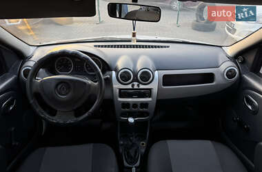 Седан Renault Logan 2012 в 